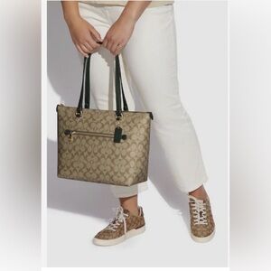 Gallery Tote Bag